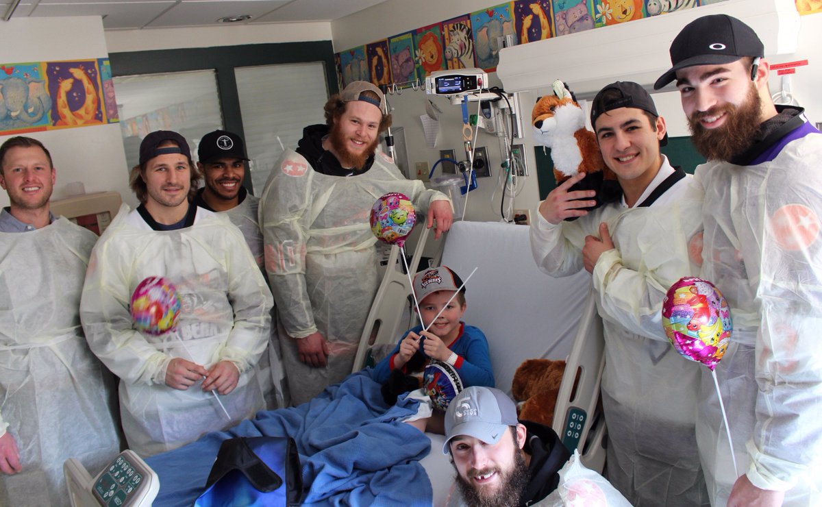 dollychildrens's tweet photo. The Knoxville Ice Bears took some time to make our children feel like champions. Thanks @icebears for visiting with our patients &amp; families @EastTNChildrens! https://t.co/6FAnwAgurF