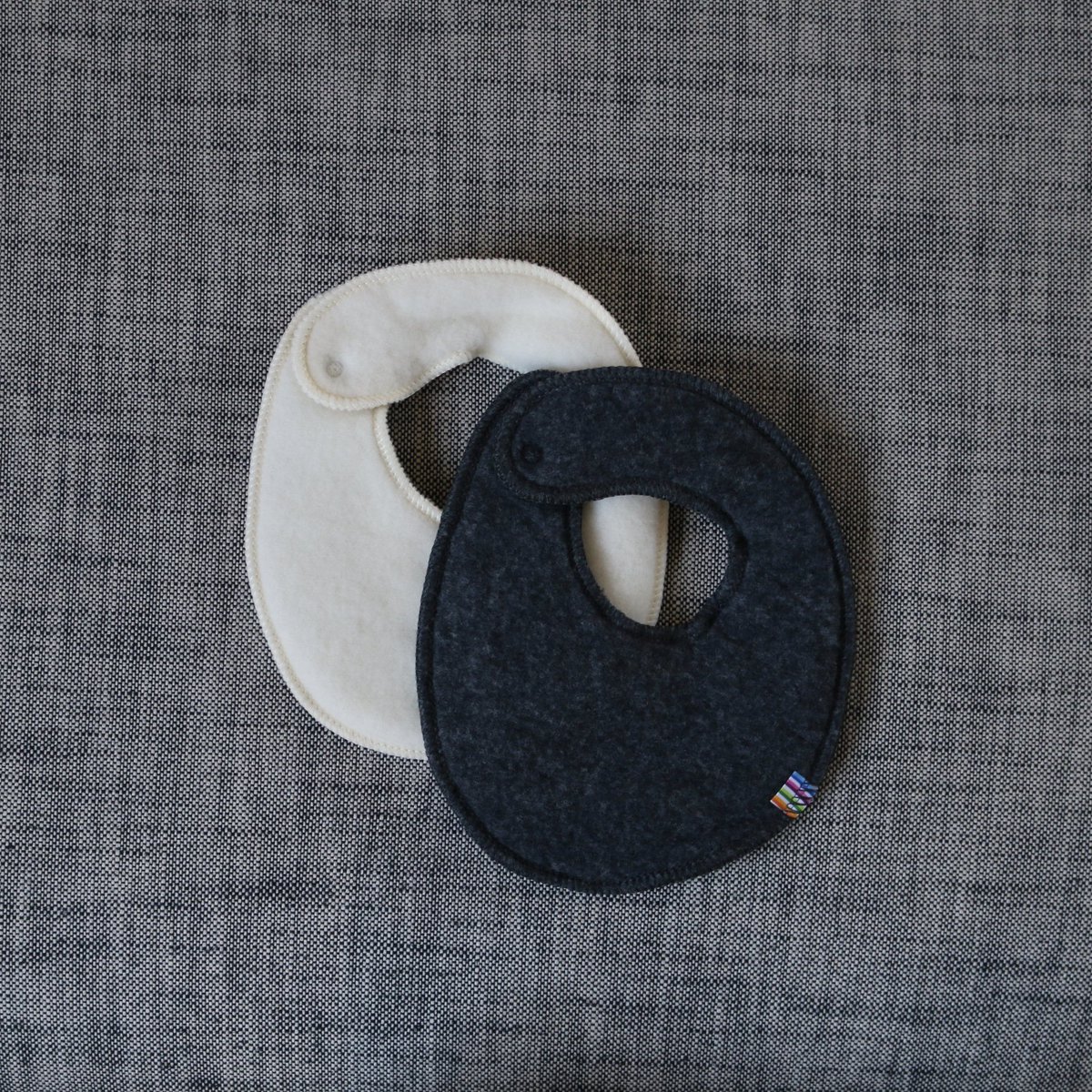 arbrebleushop's tweet photo. Très souple, 100% laine polaire bavoir / écharpe. Gentil à la peau et super absorbant. Conception danoise, Joha Dk. https://t.co/xJx1i0XAKm https://t.co/DnsYGTeuxV