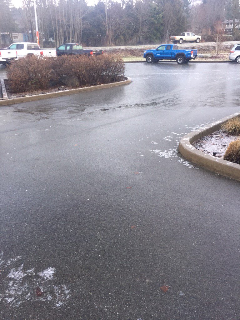 wadehepp's tweet image. A quick freeze early this morning turned the parking lot into a skating rink #solidice