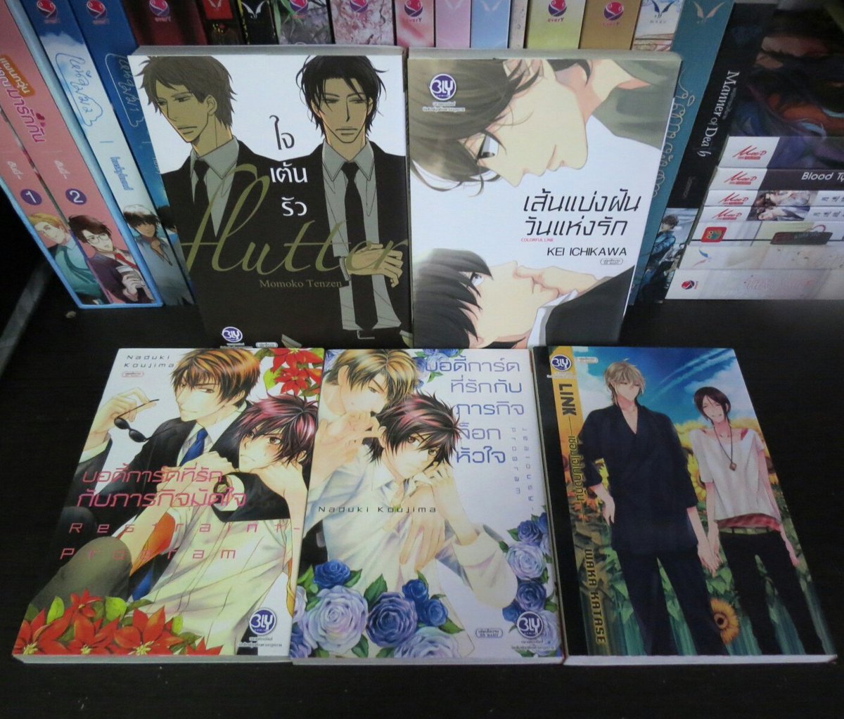 2h_bshop's tweet photo. ขาย #การ์ตูนวาย เล่มละ 50 บาทค่ะ (ยังใหม่มากๆ ทุกเล่มมีโ��สการ์ดแถมค่า 💕) #การ์ตูนวายมือสอง #การ์ตูนมือสอง #bly #blycomics https://t.co/v1HIHqyqvw