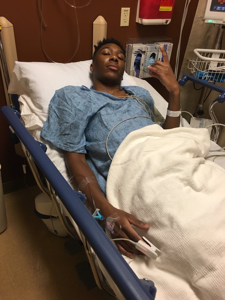 PelsHoops's tweet image. 🙏🏾Please send one up for our guy #12 Warren Ferdinand as he goes under the knife to repair his ACL! #CoachWarren He said to tell the fellas #BeatDunham 💪🏽😏