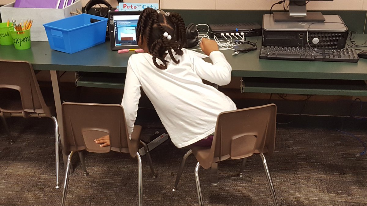 MrsG42010394's tweet photo. Students being collaborative in becoming experts to teach their fellow classmates about landforms.   #drive4purpose  @HumbleISD_HE https://t.co/3lpizFJVZF