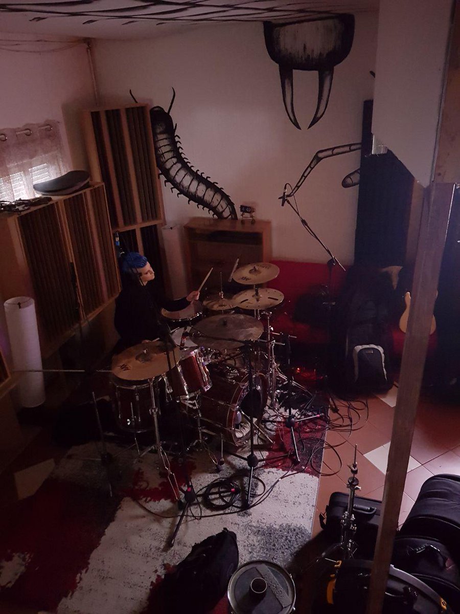 Onthemoonland's tweet photo. Drums day: 
Done √

#onthemoon #alkarecordlabel #massagaproduzioni #animalhousestudio #workingonthemoon #drummer #pearldrums #SABIAN #sabiancymbals #Zildjian #indipendenteitaliano #indiemusic #vatersticks #StudioSessions #drums https://t.co/fFiwbxd6VJ