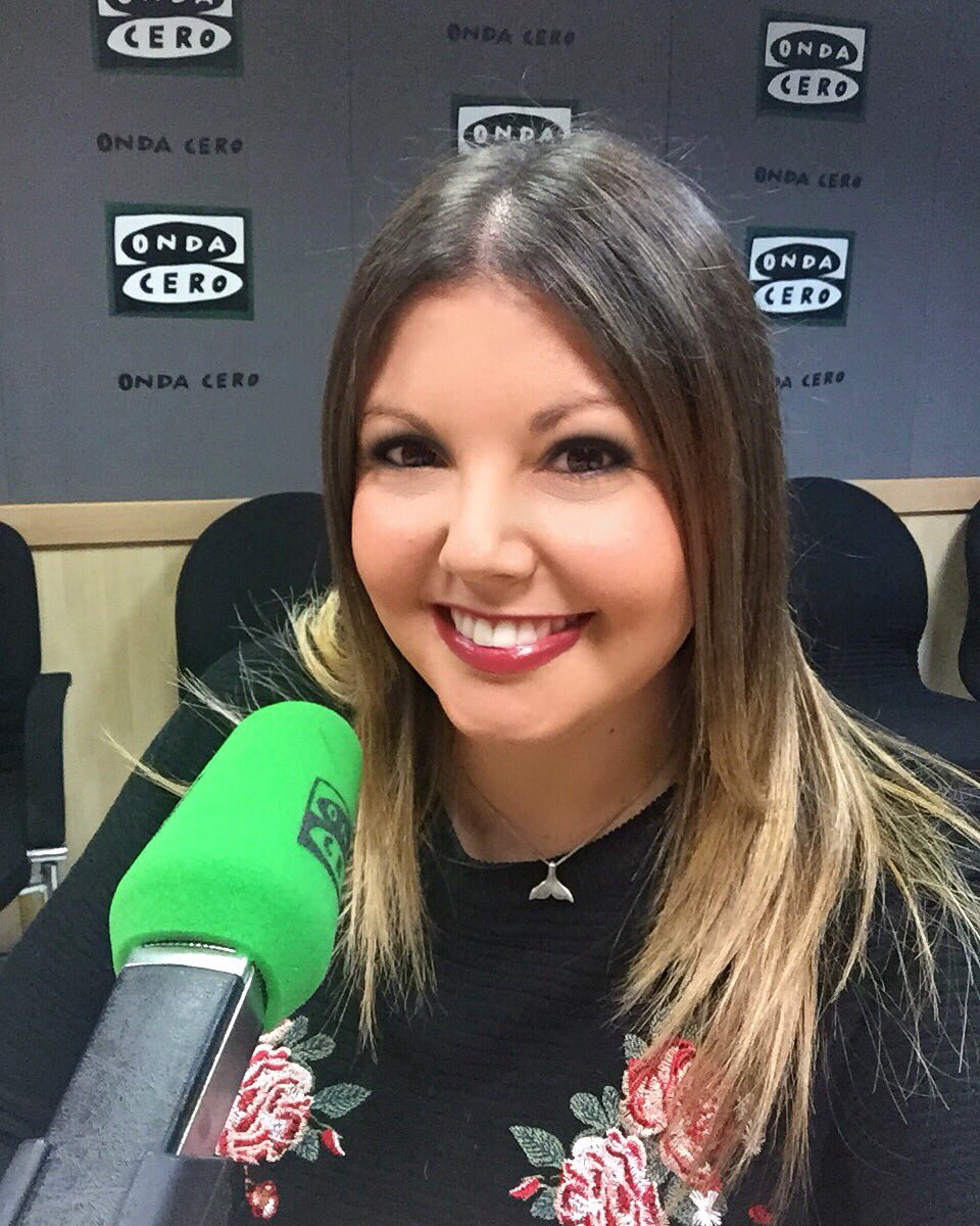 InmaAB1's tweet photo. ¡Ya podéis escuchar mi intervención en el #podcast de @OCRValencia para hablar sobre #ArtEnBlanc. Moda y arte se fusionan en la búsqueda de lo inédito bajo un lienzo en blanco y diseñadores de referencia👉🏼Minuto 27:30” https://t.co/lF4jpMuGDe https://t.co/LCp4eUK9EA