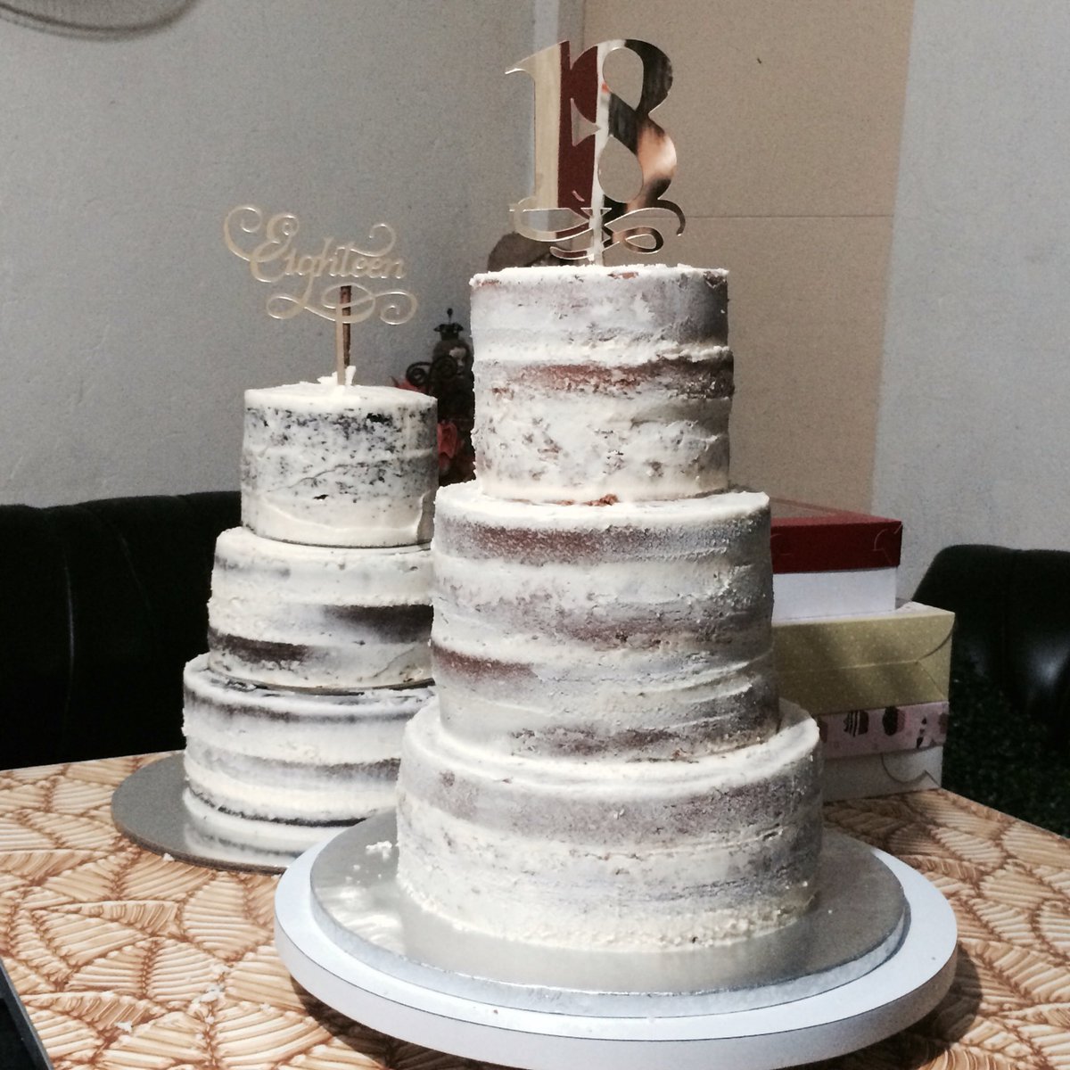 aljnathaniel's tweet photo. Mahaba pa ang gabi. #OT
#nakedcake #seminakedcake #debutcake https://t.co/R6YJ5whNtA