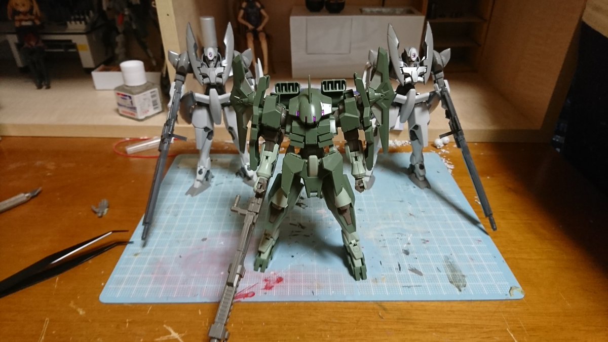 だるman レナート小隊 仮 完成 2月のジンクス を待って完成のはず ヽ 笑 一応予定では指揮官機1 前衛2 重装甲1 索的支援1の5機編成で考えてます D ストライカージンクスは受注装甲っぽいですが指揮官機と言うことで別に作ります T