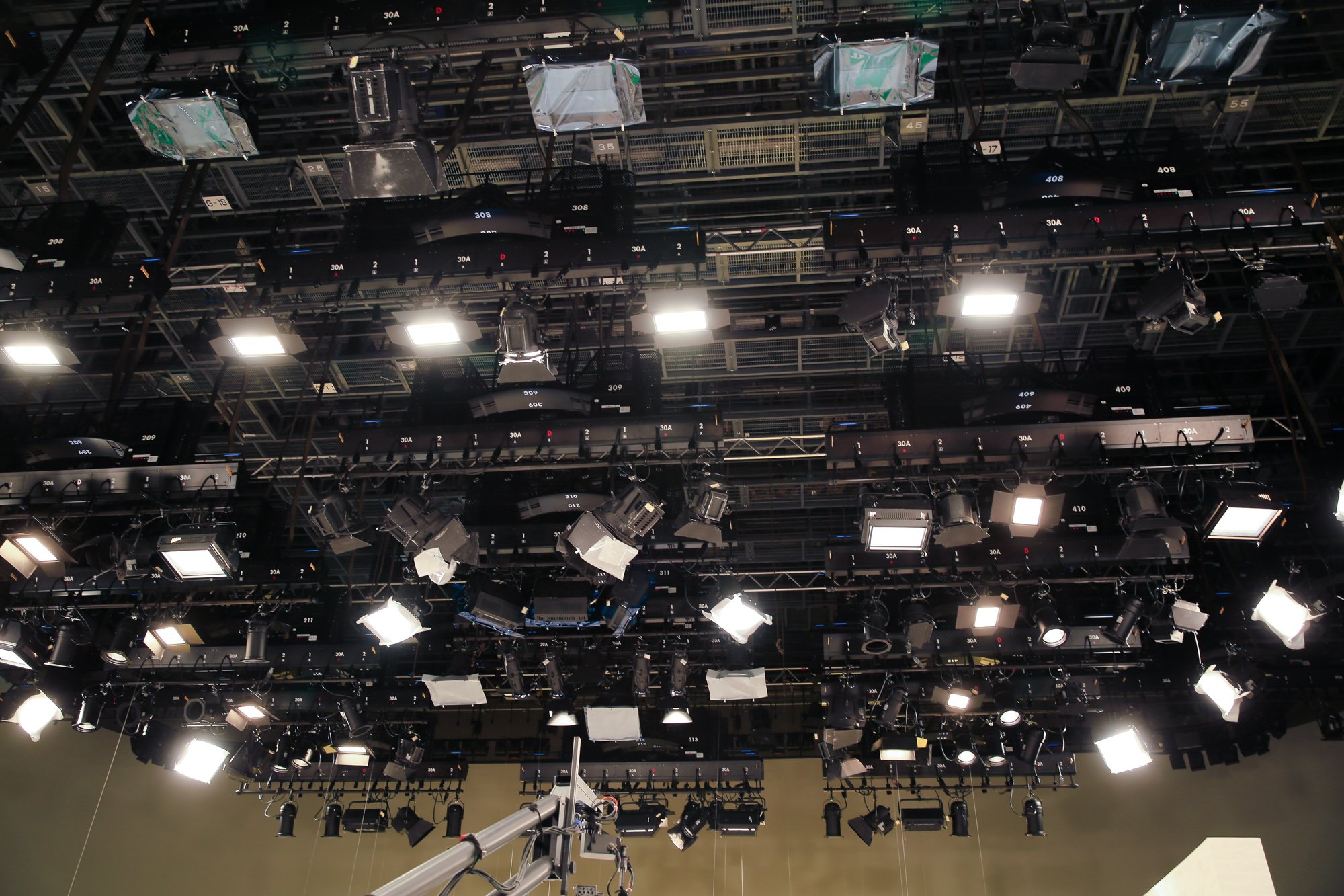 フジテレビ V Tvittere 撮影スタジオの照明 ウラフジ Fujitv T Co Xxng4vt2mt Tvitter