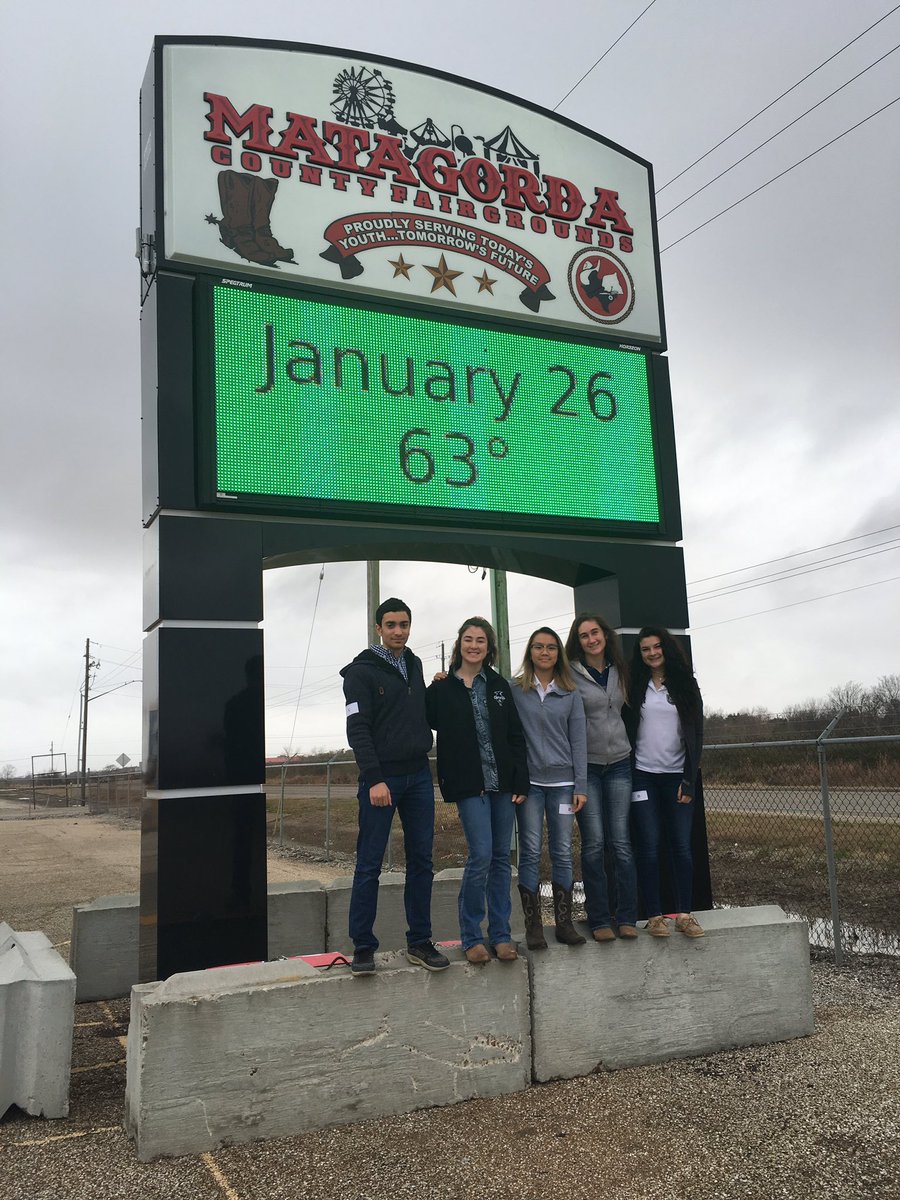MrsKMarchant's tweet photo. CHS FFA horse judgers ready for contest this morning in Bay City. Good luck!!! @ClementsFFA https://t.co/UXpbeEXtJ1