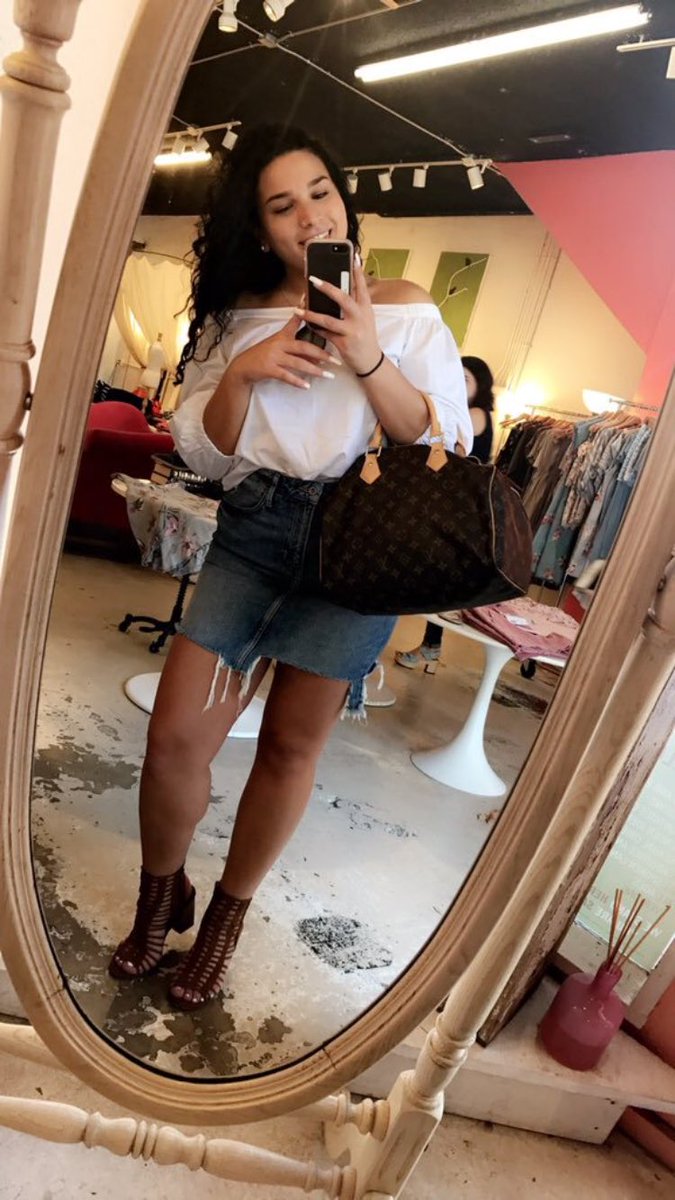 madddiesimmons's tweet photo. Rosa gets so mad when I hype her up. But I was just stalking her twitter and found this. Can we just take a second to appreciate 👑 https://t.co/5sThDPfrUJ