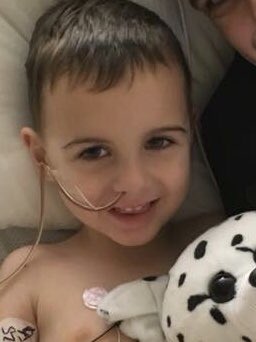 nitacrow's tweet photo. *Update on Lil James. He finally is smiling. Still in lots of pain but good drugs helping him. Antibiotics are working! Keep on praying for lil James❤️🙏🏻. #rupturedappendix #notflu #dallaschildrenshosp https://t.co/ZXX3D1Ls6V