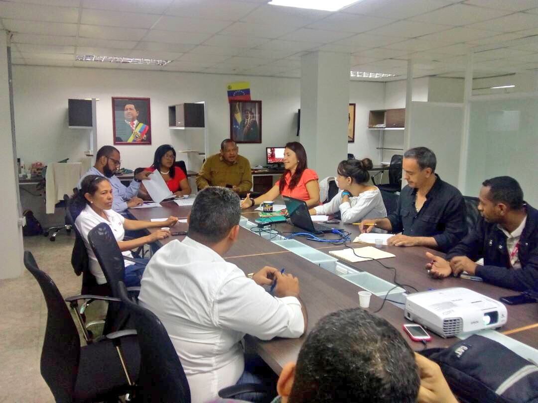 OmarPSUV_'s tweet photo. Hoy #26Enero la Comisión de Trabajadores de la @ANC_ve sigue en debate alrededor de los aportes hechos por la clase obrera para lograr la Ley Constitucional del CPT propuesta por @NicolasMaduro y así derrotar la guerra económica #JuntosPodemosMas https://t.co/8z7glIMQBC