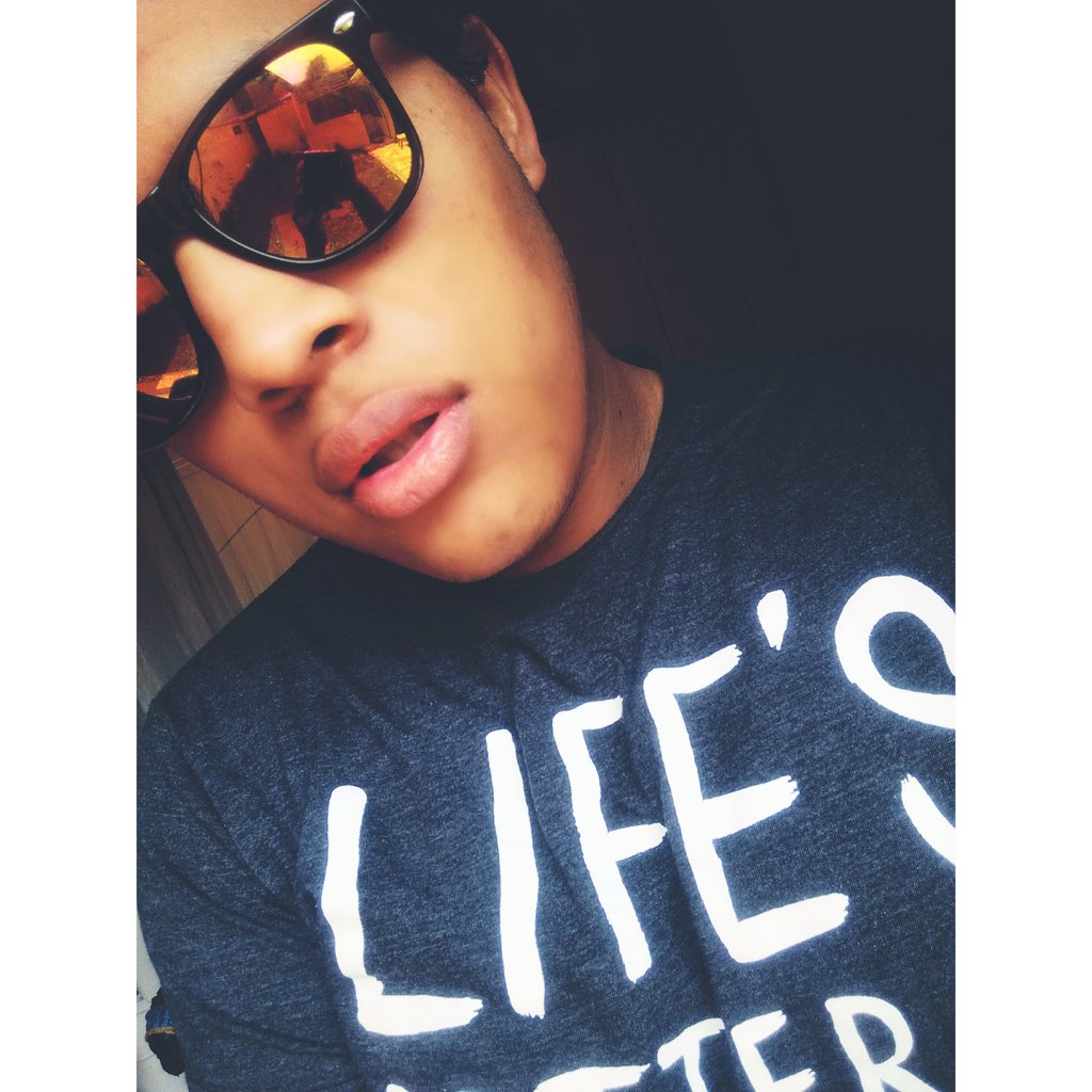 VBlogs1's tweet image. La vida es como un espejo, le sonríes y la miras sonriendo😊
.
.
.
.
#NuevaFotoDePerfil