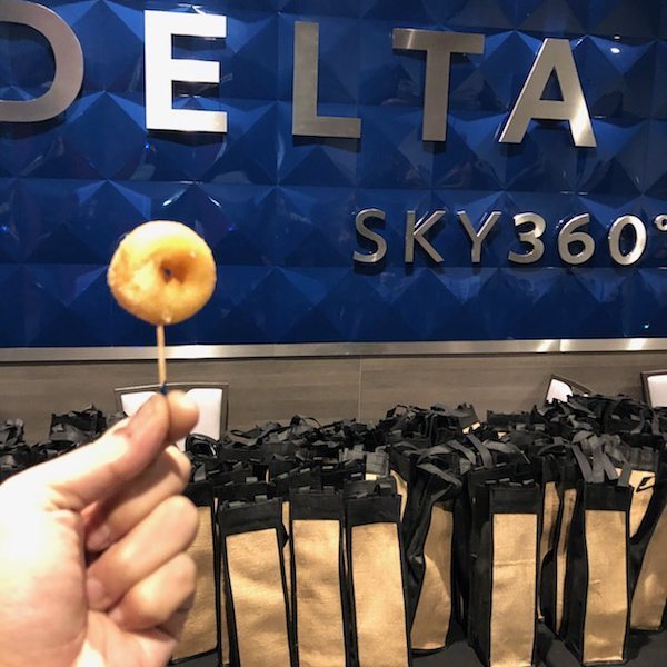 SweetDreamsMini's tweet photo. The donutologist is on facebook with his viral video trending at almost 2 Million views 
https://t.co/7kBHp64jgn 💜💖#thedonutologist 💗🍩 #sweetdreamsminidonuts 🍩 @thedonutologist @cuzinsduzin #Miniisthenewskinny 🍩 #cuzinsduzin #eventplanning 🍩Don… https://t.co/02ErqV0qH3 https://t.co/2rvG6ALSJv