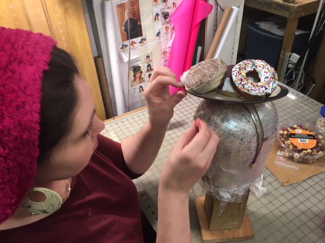 camhatsNYC's tweet photo. We love Lifestyle Projects so we did a Donut Fascinator because we knew it would be fun to tie in @PegasusWorldCup #GunRunner @Three_Chimneys @WinchellsDonuts #DessertCollection @ABRLive @TheMontiCarlo @BreedersCup @NTRA @GulfstreamPark Thanks @angieastevens1 @maddiesscoop https://t.co/vb9IP3Caij