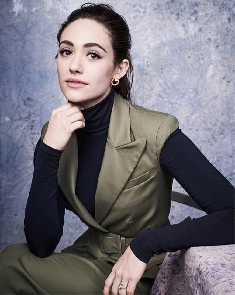 VitaFede's tweet photo. . @emmyrossum #livingthevita at #Sundance in our Moneta Open Stone Earrings promoting the @Netflix movie #AFutileAndStupidGesture  💁🏻‍♀️Styled by @tcarterphillips https://t.co/uJ2sFPyw1O