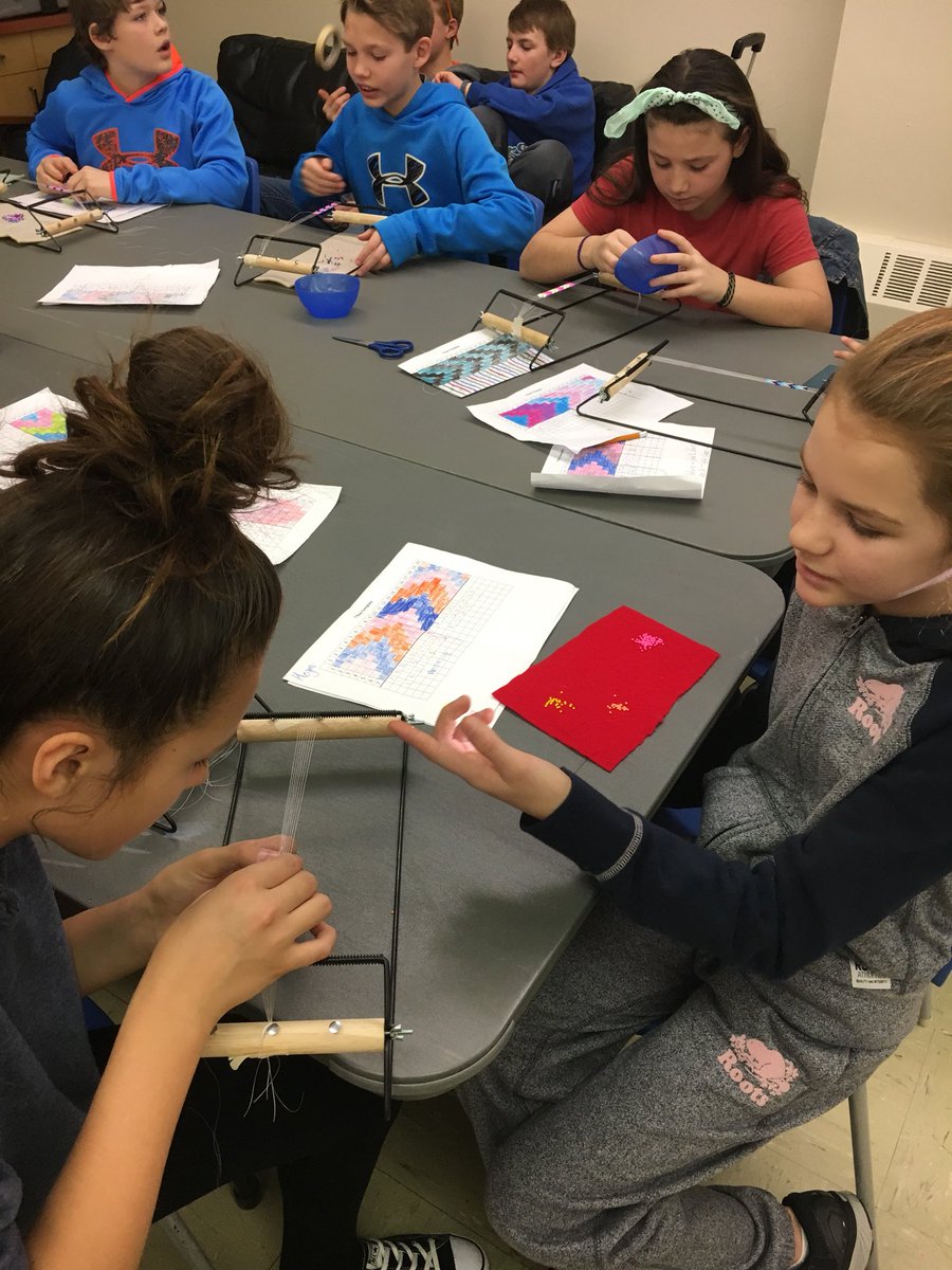 eganvilleps's tweet image. ❤️ when older students mentor younger students @rcdsb @ruthbeatty11 @ruralchristina @waystoknow_math #beading #culturallyresponsivemath