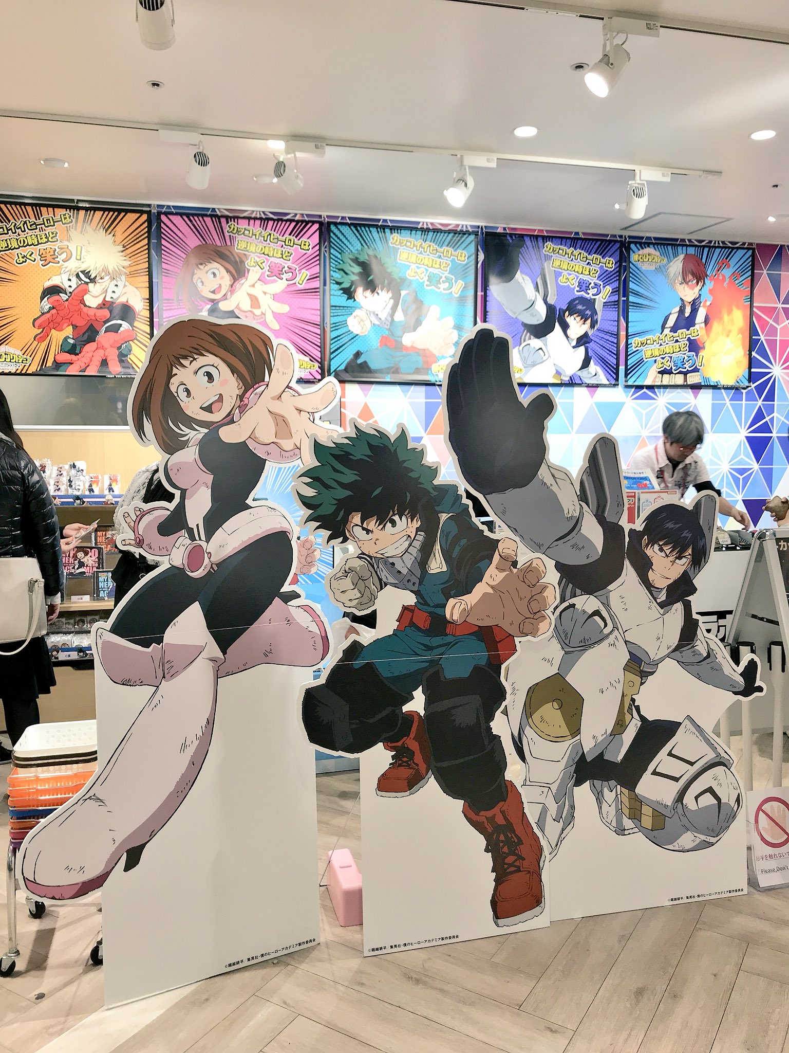 O Xrhsths Aitai Kuji Sto Twitter The Bokunoheroacademia Namco Pop Up Store In Shibuya Is Super Cool With Life Size Cut Outs Of Each Character All Items Are Available For Pre Order And The Acrylic Charms Are