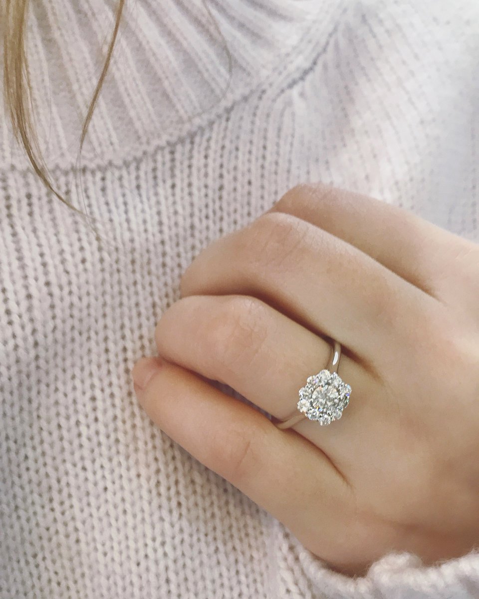 JVincentJeweler's tweet photo. How sweet ☺️
#itisjv #engagementring #forevermarkdiamonds #love #fridayfeeling #ring #wish #dream #ringcometrue #diamonds #tgif #prettyinpink #ido #bridal @forevermark https://t.co/XEmoVtni4f