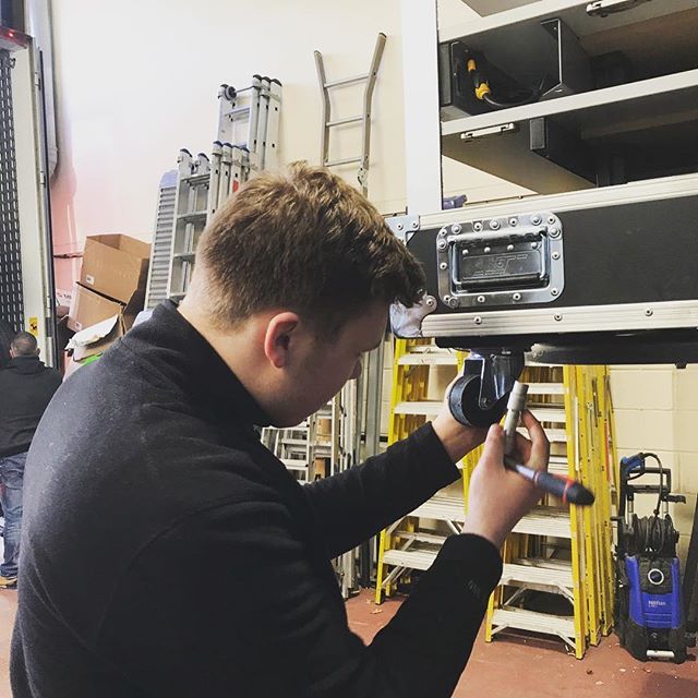 ConnectLive's tweet image. Flight case pitstop repairs.... #wheelmaintenance #siteprep #ciscolive #events #eventprofs buff.ly/2mQS1qr