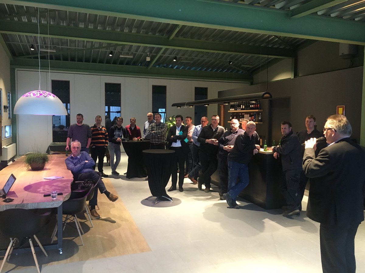 HARWIGBV's tweet photo. #vrijmibo bij #harwig @Hager_NL te gast en verteld over piekbelasting bij inschakelen #led #kennis combineren met het aangename #techniek #emmen https://t.co/CSLo4WHsSP