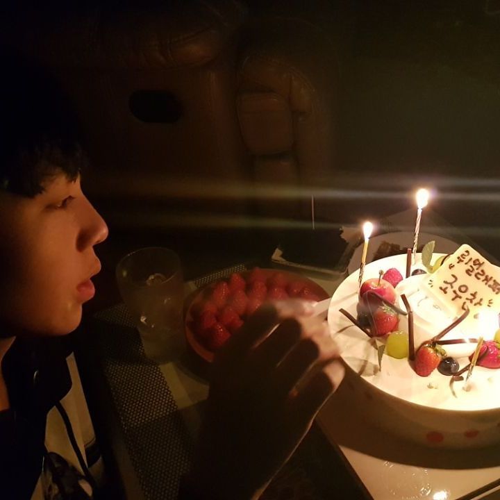 JoWooChanPH's tweet photo. [IG UPDATE] jowoochan_santa

축하해 주신 모든분들께 감사드립니다.
Thank you very very much!! We got the happy day with your congratulatory messages and love 🎁🎈🎉🎂❤

https://t.co/yQCxKbdrUp

#JoWoochan #SMTM6 #조우찬 #CUBE https://t.co/cMyoDDluio
