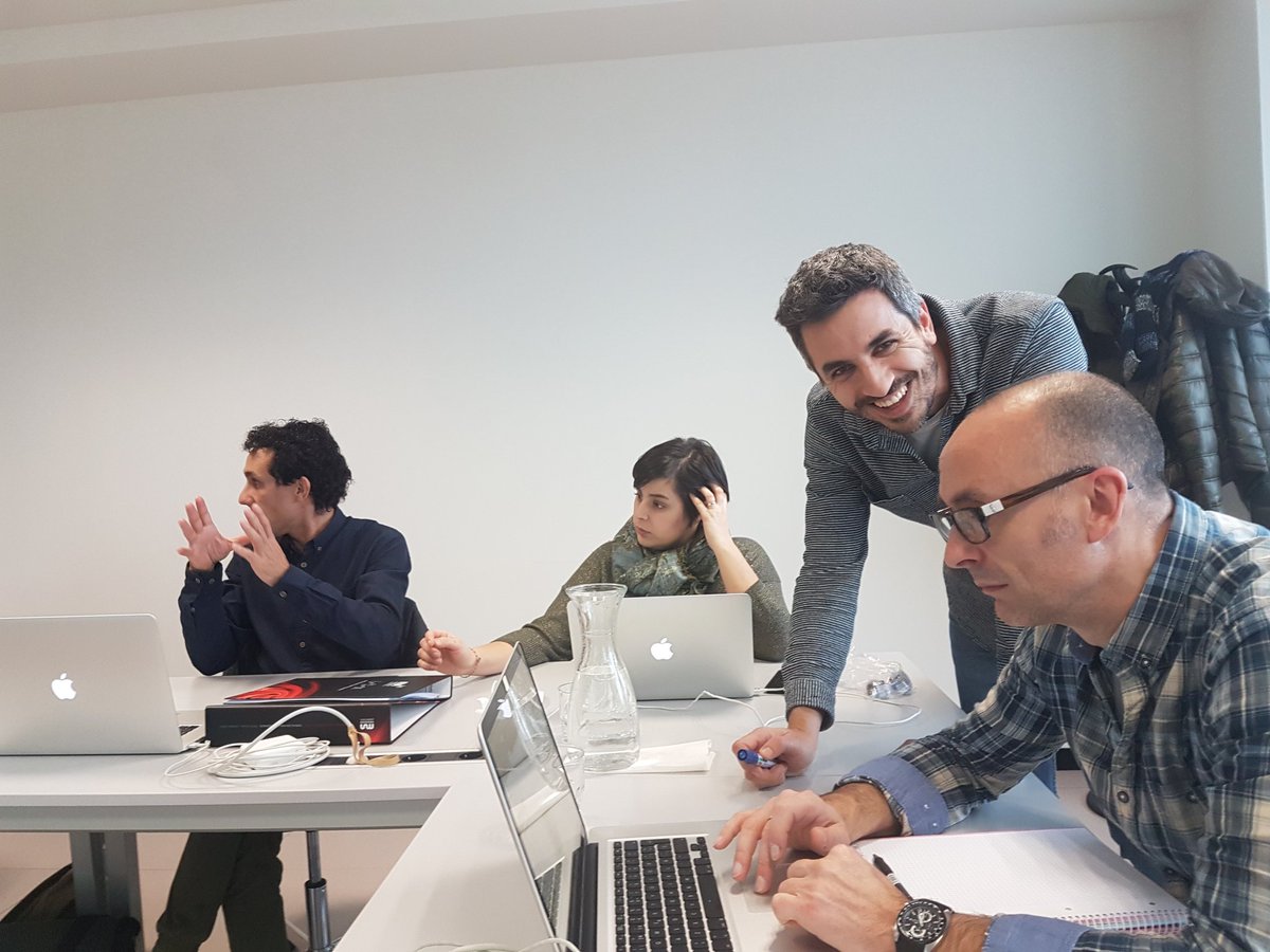 bubalie's tweet photo. Última sesión de prototipado con #axure8 con el gran @jonparro de @ibermaticagrupo en el #uxmu17! Queremos más!! @MUnibertsitatea @MUprofesionales #prototipado #wireframe #dcu #UserExperience #experienciaDeUsuario #usability #usabilidad #uxpassion https://t.co/m496tSvHQu