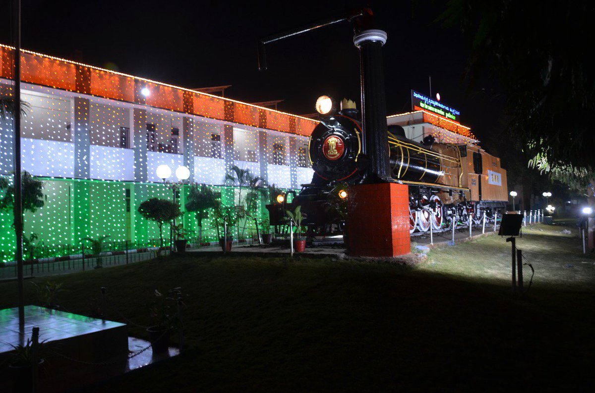 SWRRLY's tweet photo. Hubballi Division Office Building decked up #colourfully on the eve of 69th #RepublicDay #Republicday2018 #nation #railway https://t.co/wYYCJ3tJ2E