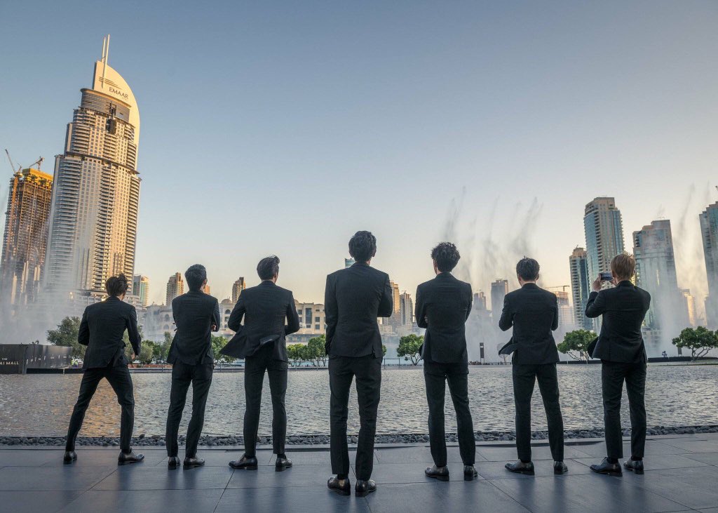 machi04_x's tweet photo. EXO POWER

#Power #DubaiFountain #FirstKpopEver 

#BestFanArmy #EXOL #iHeartAwards @weareoneEXO https://t.co/jB29LraYoz
