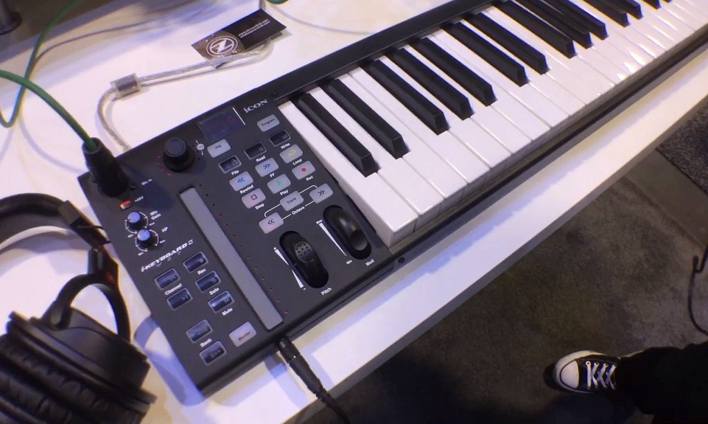 KeyboardsDE's tweet photo. Neues von der @NAMM 2018: #icon #iKeyboard S-VST Serie vorgestellt. @NAMMShow #Keyboards #AudioInterface #interface https://t.co/QsvwD6mvyq https://t.co/xGwgoqAx27