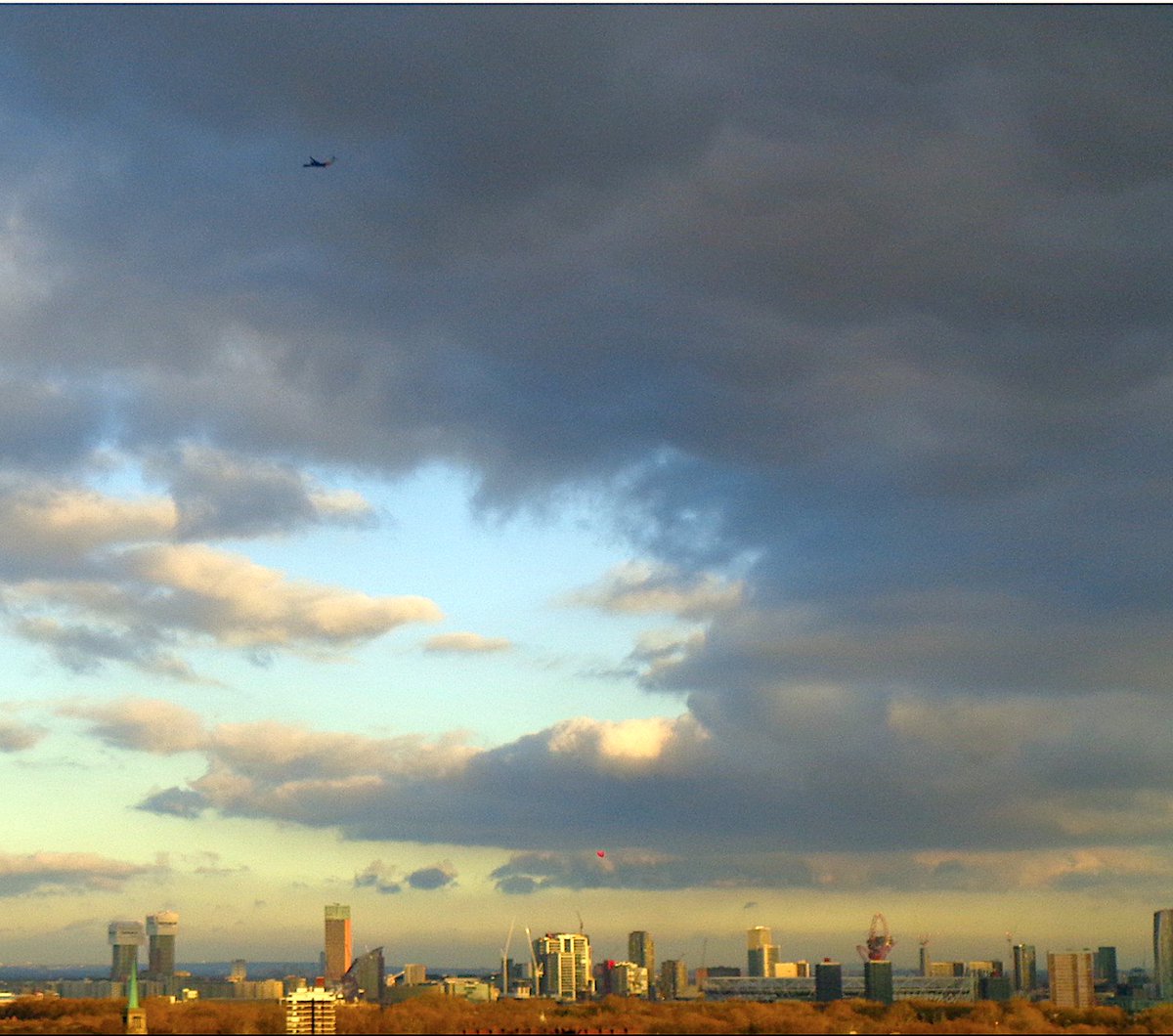 UnbesetztSynth's tweet photo. Just got back to the #Waisenhaus to hear the stellar "Enjoy the Silence" #Snare #Flood #DepecheMode #ShortSharp #Schallwellen @reedandcaroline @BecksNudds @MattBarkerRadio @drunkenpoet92 @TinSoldiere @VeryRecords :: Halo 🌓! https://t.co/URdN0lrnEx