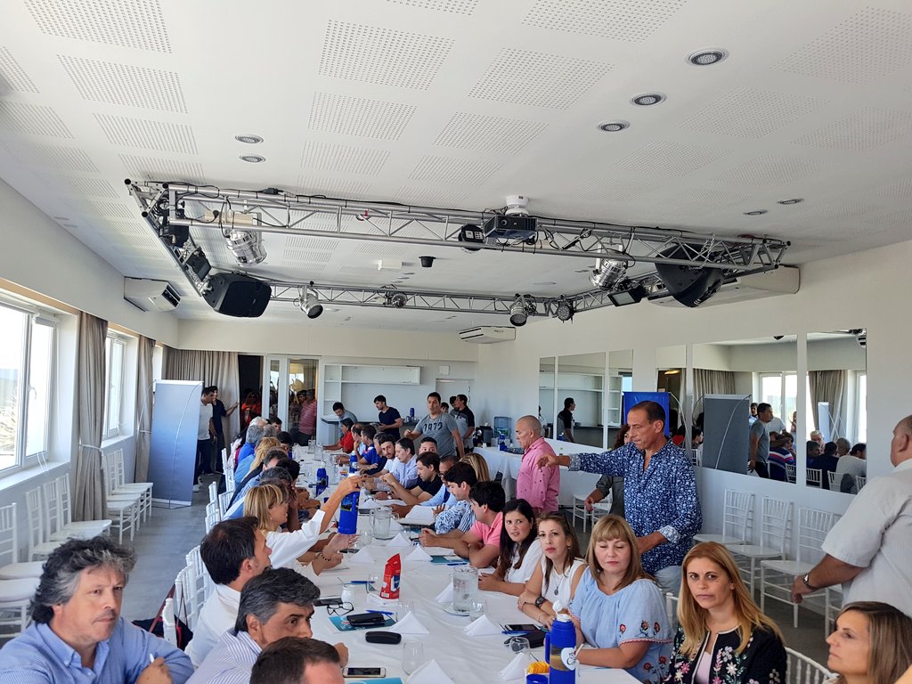 francolaporta's tweet photo. #AHORA en el Partido de la Costa a punto de comenzar la primera sesión del Consejo de Partido Justicialista de la Pcia. de Buenos Aires con amplia mayoria de participación de consejeros.
@gustavomenendez @fernandogray https://t.co/iGxlW5DFY9