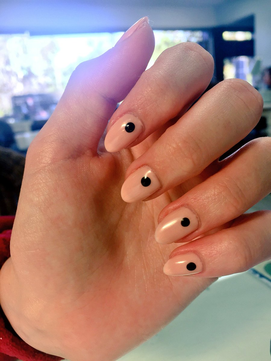 Fun with dots 💅🏼💖#polishedinmalibu #gelnailart