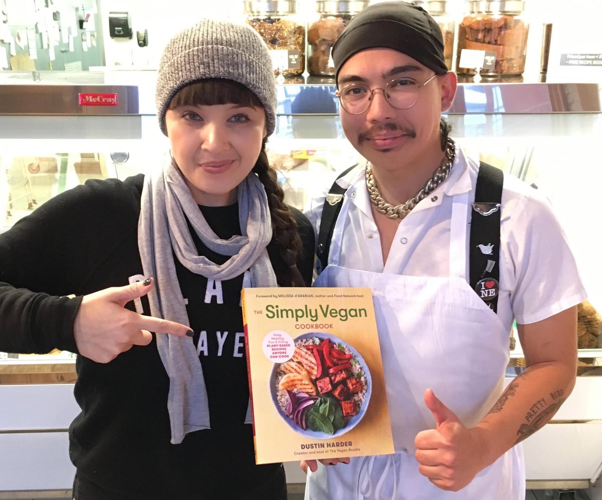 TheHerbivorousB's tweet photo. We have a giveaway for @TheVeganRoadie’s #thesimplyvegancookbook happening on Instagram!
👉🏽 https://t.co/Fm8GZ4W5yk https://t.co/8mPDT567tJ