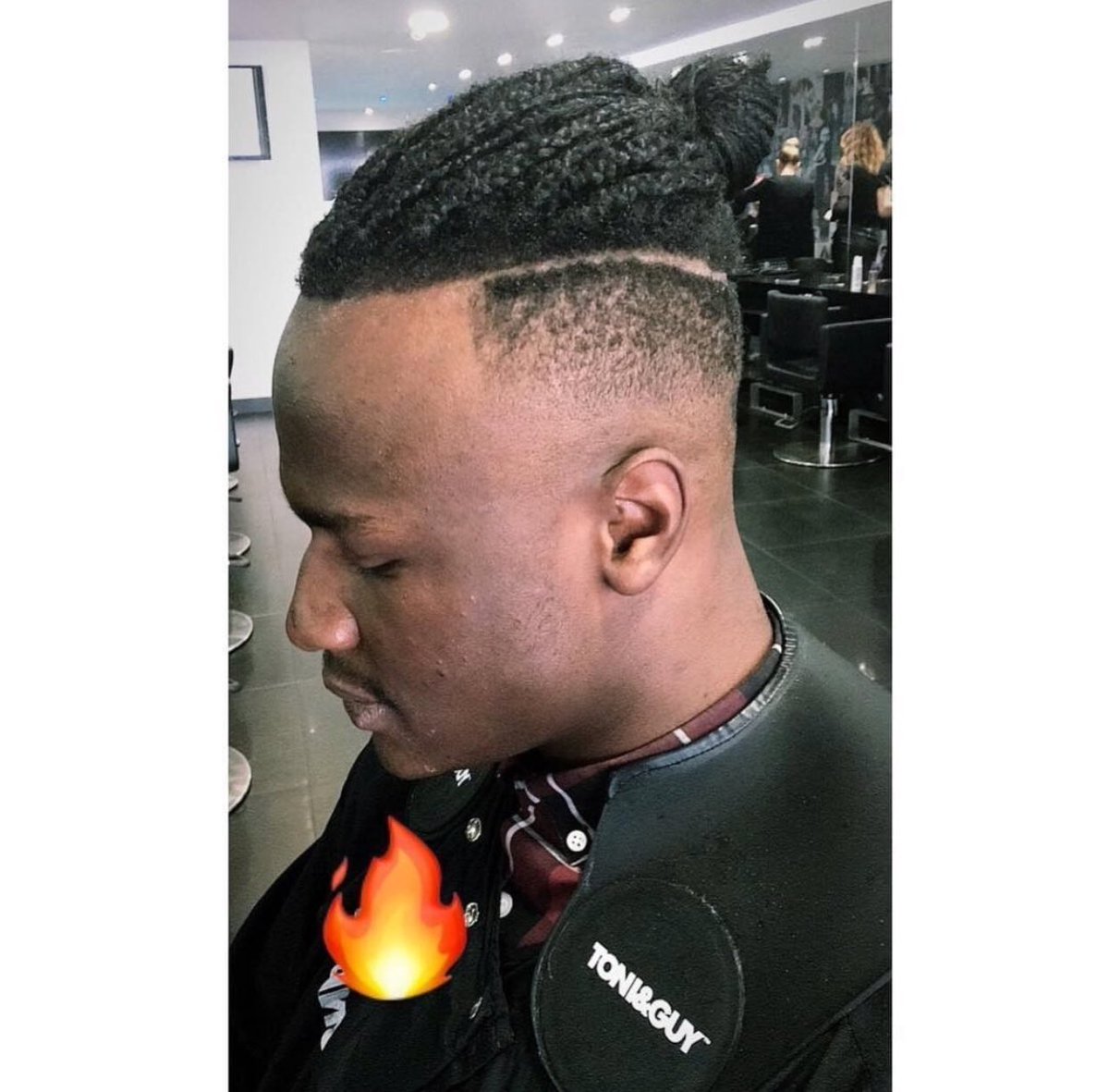 toniguysolihull's tweet photo. Amazing work from the awesome @CasparFinch 🙌👌
#slidercutsmasterclass #fade #skinfade #barber #hair #menshair #mensstyle #solihull #salon #toniandguy #toniandguyuk #labelm #technique #cuttingtechnique https://t.co/ldJt0m581d