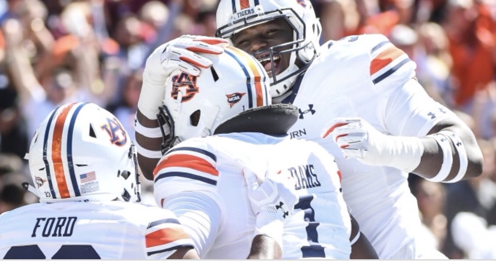 0vo_dsean's tweet photo. All Glory to God❗️ Blessed and honored to receive an offer from Auburn University 🐅🔶🔷 #WarEagle 🦅 https://t.co/Oj2WKHQjJF