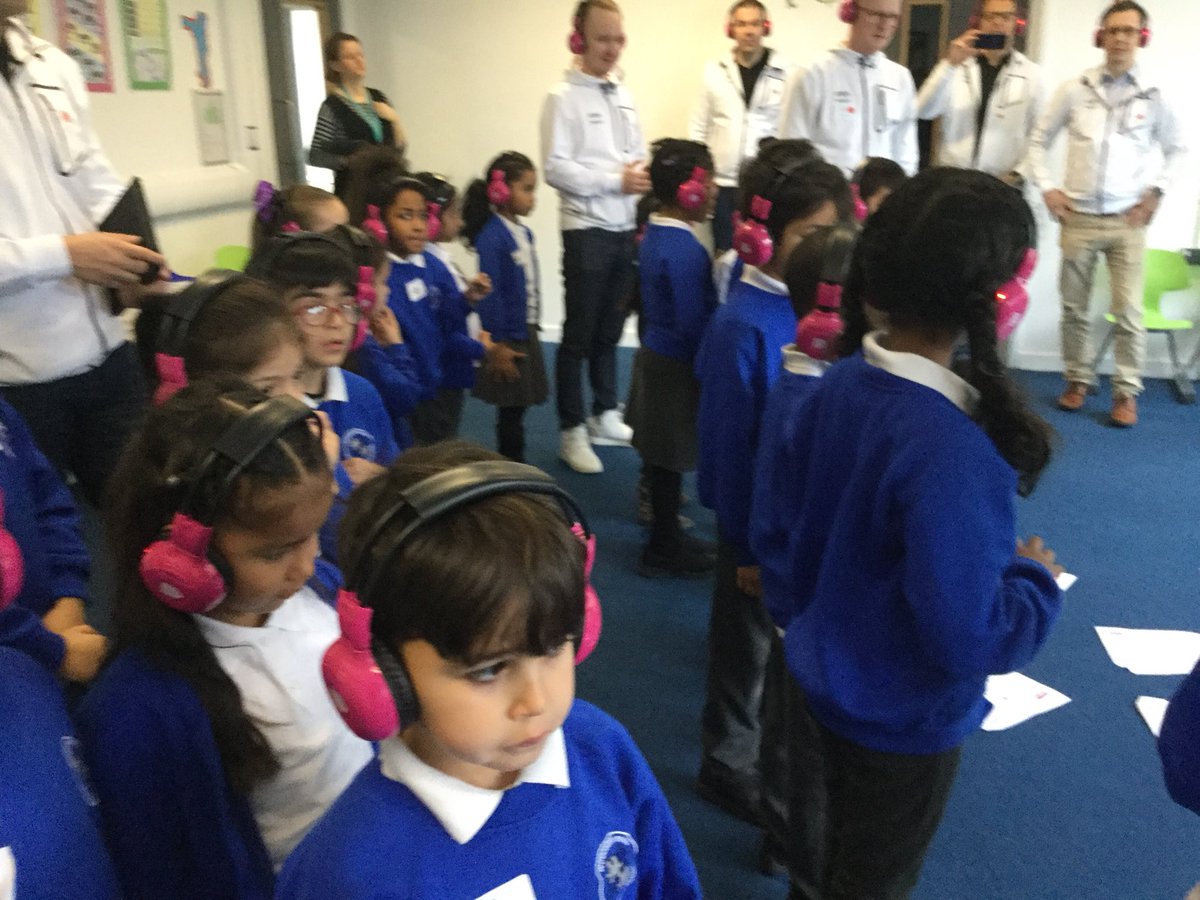 RachelOnyeanusi's tweet photo. Geography lesson following directions the, “Now Press Play,”way. Visitors couldn’t help themselves joining in. #woodberry down N4 https://t.co/t5cqt3JgHa