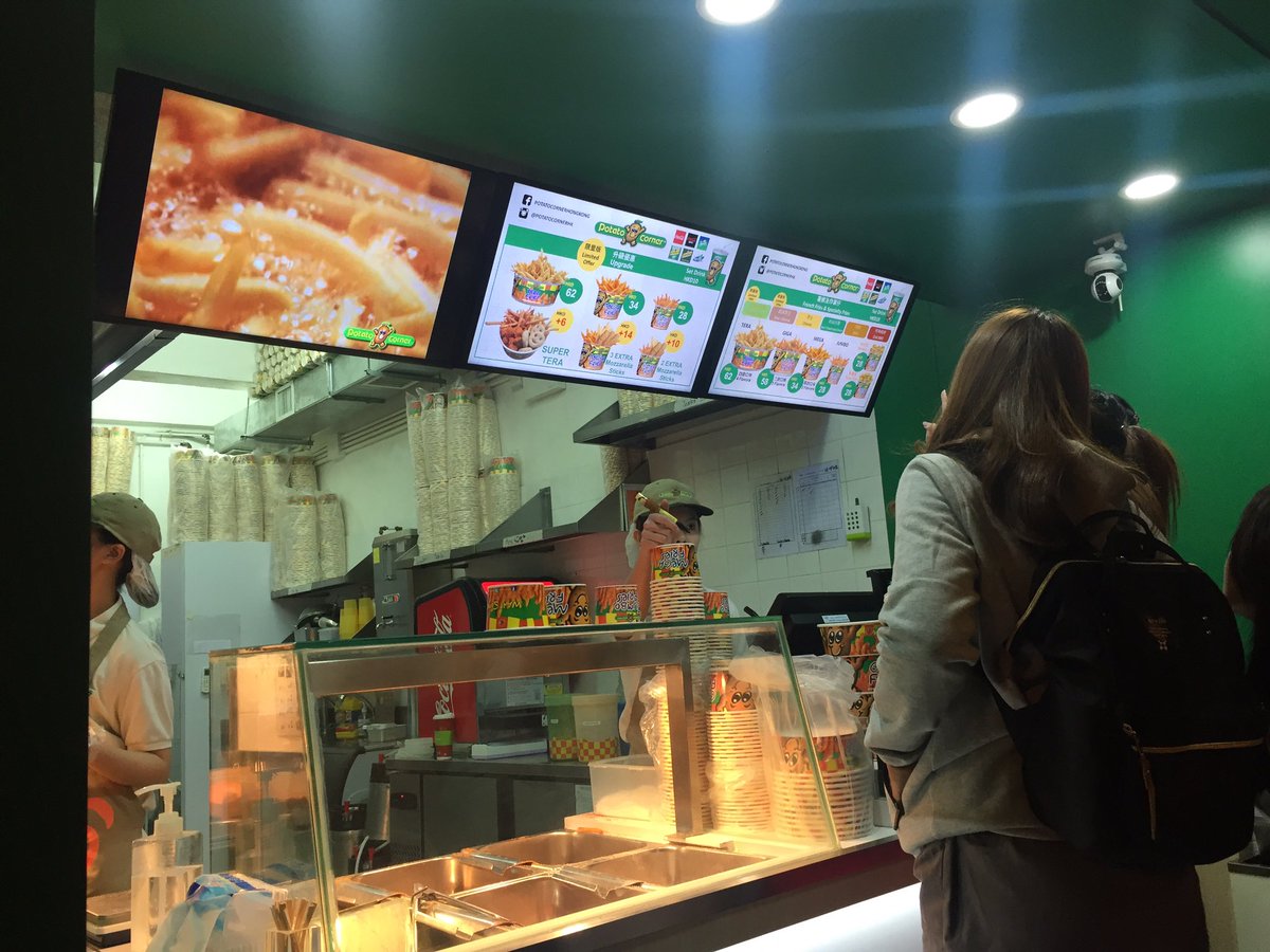 VivaManilena's tweet photo. So happy to see the longish line at #PotatoCornerHK earlier at Carnarvon Road. Pang Michelin Star ang pila! ๐@PotatoCornerPH #tkgeats #thekitchengoddess #PotatoCorner https://t.co/HqsnPOEj5v