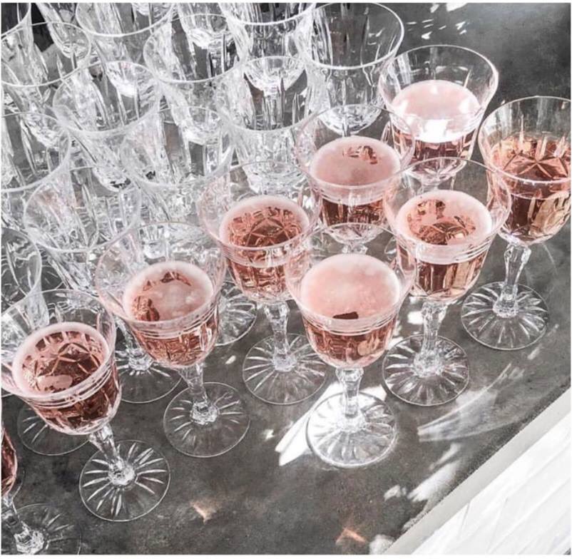 We’ve got that #FridayFeeling! If you’re ready to indulge this #weekend, make sure you book a mood boosting treatment at our #medispa for some much deserved ME time. Click to book here: bit.ly/2qXodw3