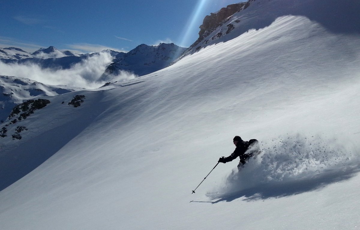 guidespacekilly's tweet image. Après une journée un peu hostile, le beau temps revient demain et le risque est en baisse. Profitez en pour programmer de belles randonnées dans nos brillantes montagnes de la Vanoise.
