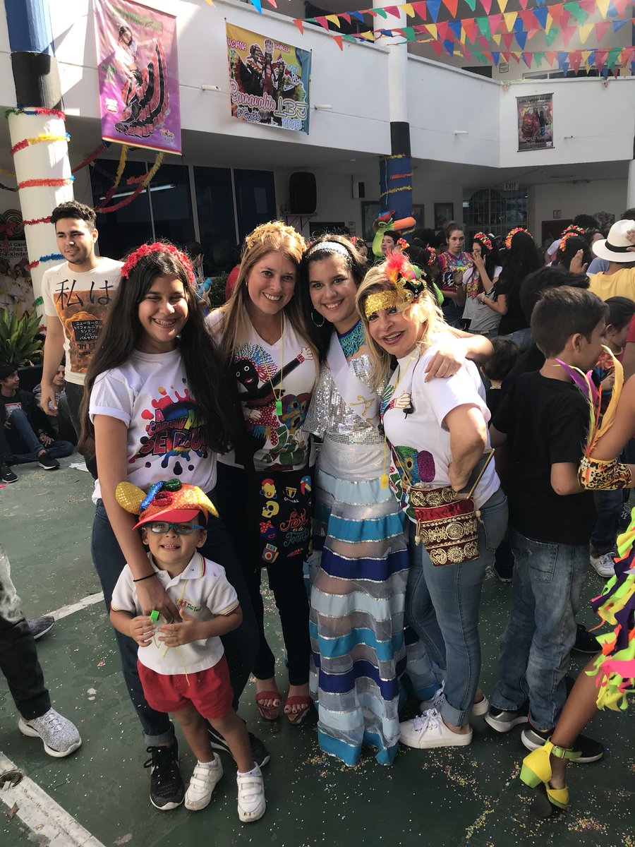 MauYunis's tweet photo. Mi hija Carnavalera #ACarnavALEar se dijo #Reina10 https://t.co/iYOTQbjwmM