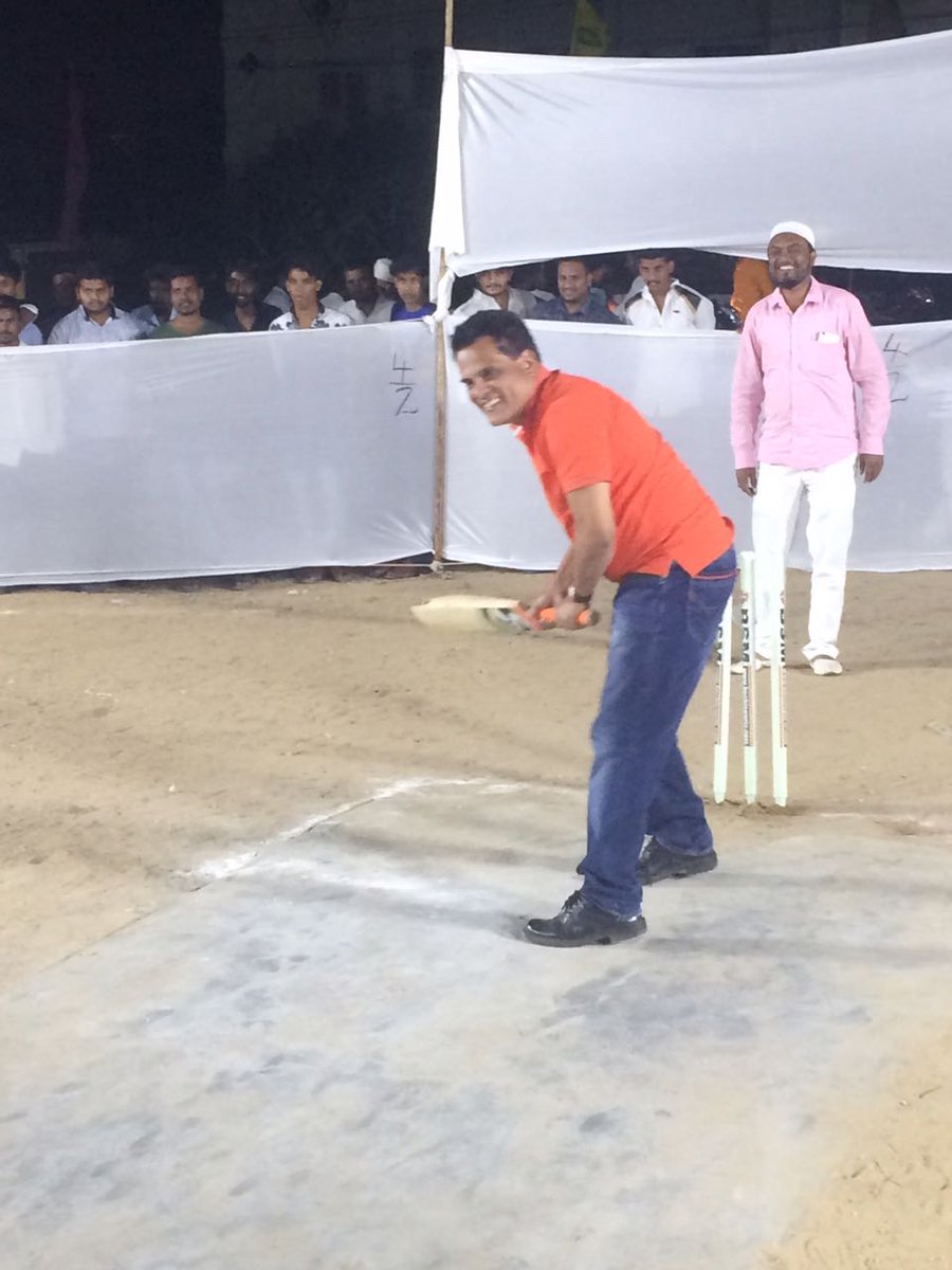 sj_9588's tweet photo. Bangaru Telangana MGR Tournament Inaugural Ceremony by Tngo Hyd Dist President #SM_Hussaini_Mujeeb  at Banjarahills, Organising by Govardan Manne (TRS Khairtabad Incharge)  #Corporetor_Manne_Kavita  akka  matches from 26th to 28th January 2018. https://t.co/DgKRRCQY2p