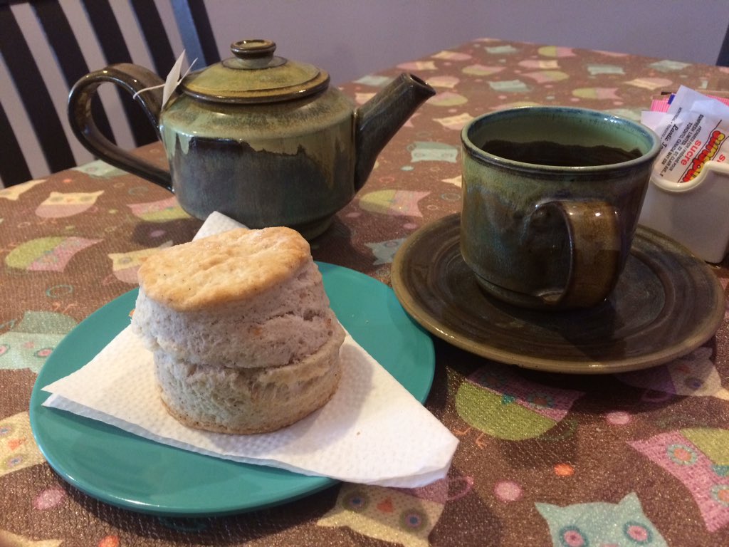 NISHwmn's tweet photo. Treating myself to two of my fav things - #GreenTea & Kate's apple cinnamon scone at @katestowntalk #KatesBakery #Streetsville #Mississauga #BDaysnack #BestScones and so much more delish baked goods and food https://t.co/hZOD49754W