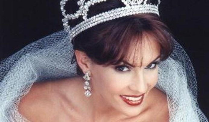 26/01 Claudia Moreno 👑
Miss U Venezuela 1999 ▪ 1D MU 2000