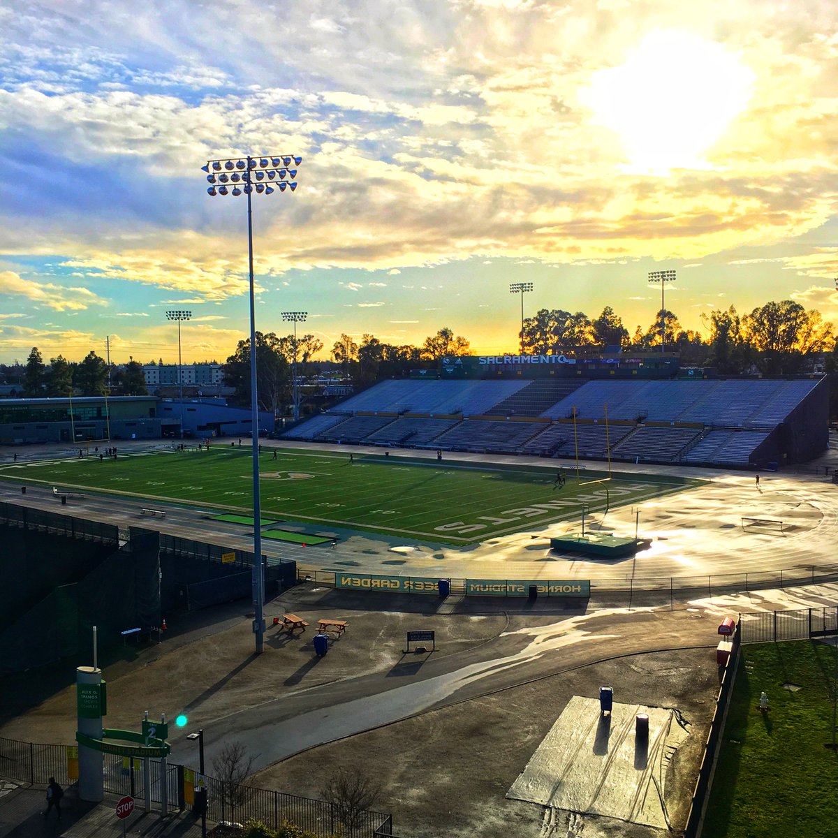 SacStateCCE's tweet photo. “Sun is shining, weather is sweet...Make you want to move your dancing feet”-Bob Marley #happyfriday #firstweekdone #SpringSemester2018 #cce #sacstate #sacramento https://t.co/98dbtejL30