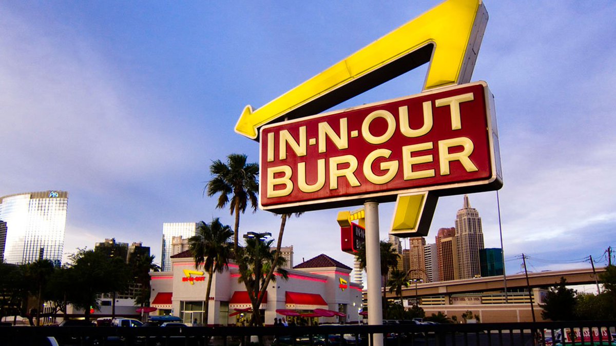 Managers at @innoutburger make over $160,000 a year, no college degree required bit.ly/2DJApba?utm_so… https://t.co/a0QRGRcX2U
