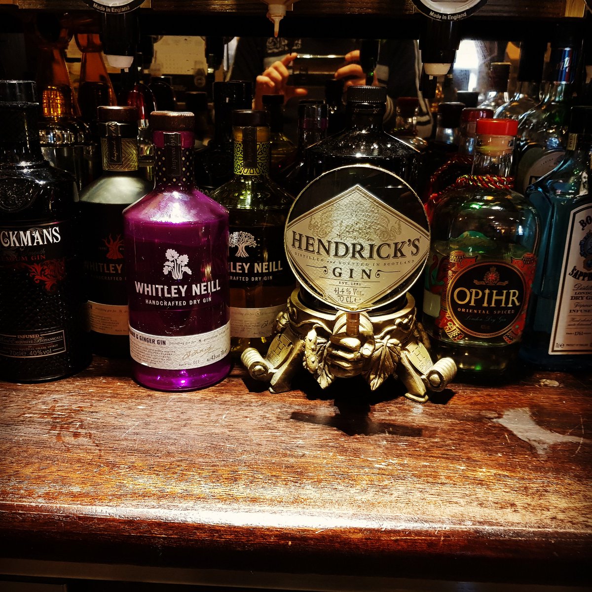 mikewebdevelop's tweet photo. 13 #Gins and 5 different tonics...make your own #GTFriday #sheffield #oldqueenshead #sheffieldissuper #ginandtonic https://t.co/NWFGHUOssR