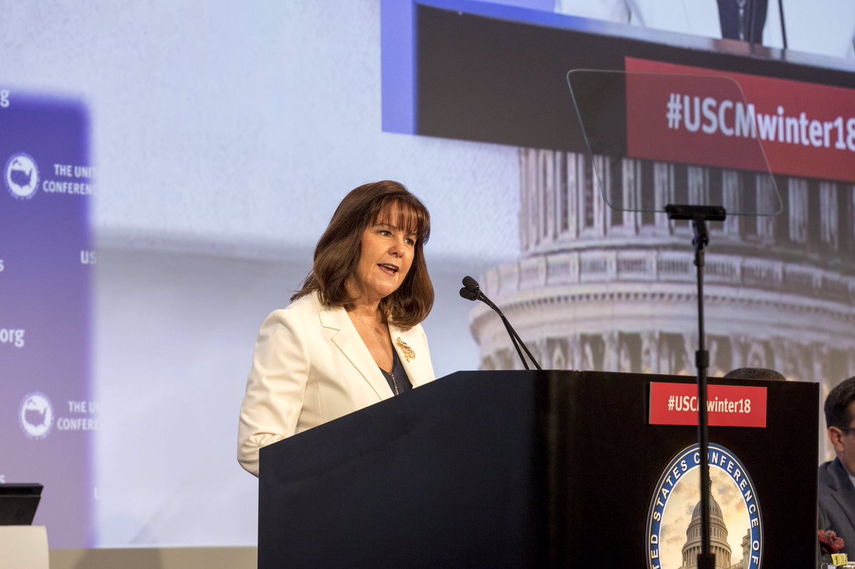 SecondLady45's tweet photo. A pleasure to be the featured speaker at the Mayors Arts Program for @usmayors. Enjoyed the opportunity to talk about #ArtTherapy &amp; encourage mayors to foster connections within their communities to provide art therapy. https://t.co/eI5ip6AnsV
