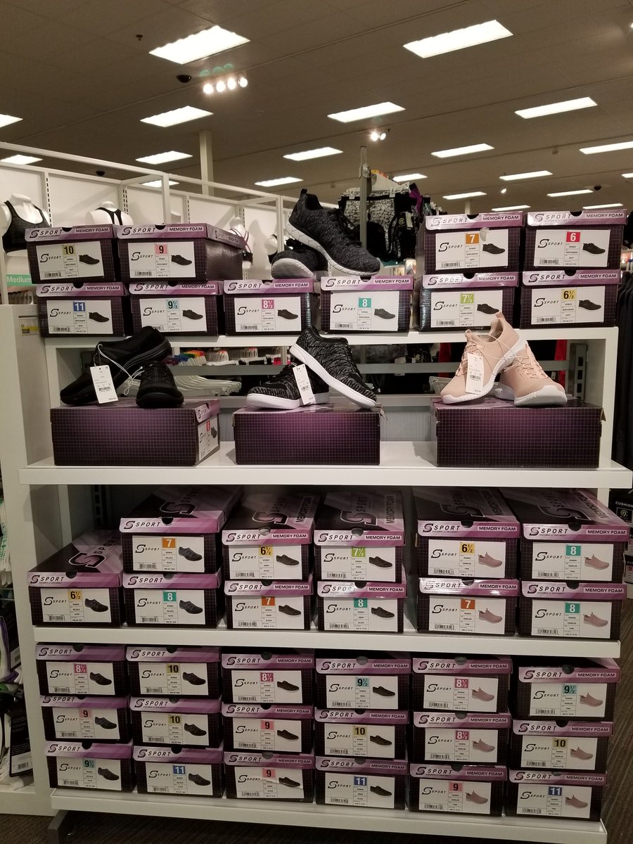 nikko4jess's tweet photo. c9 ready to sell some shoes!!! @SWorthy  @courtthebold  @wsb3486 https://t.co/PR2GpVqjoc