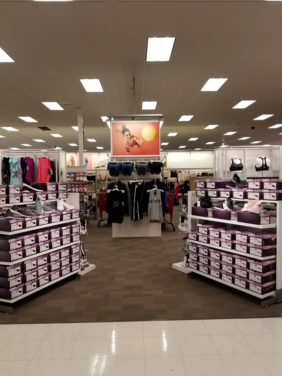 nikko4jess's tweet photo. c9 ready to sell some shoes!!! @SWorthy  @courtthebold  @wsb3486 https://t.co/PR2GpVqjoc