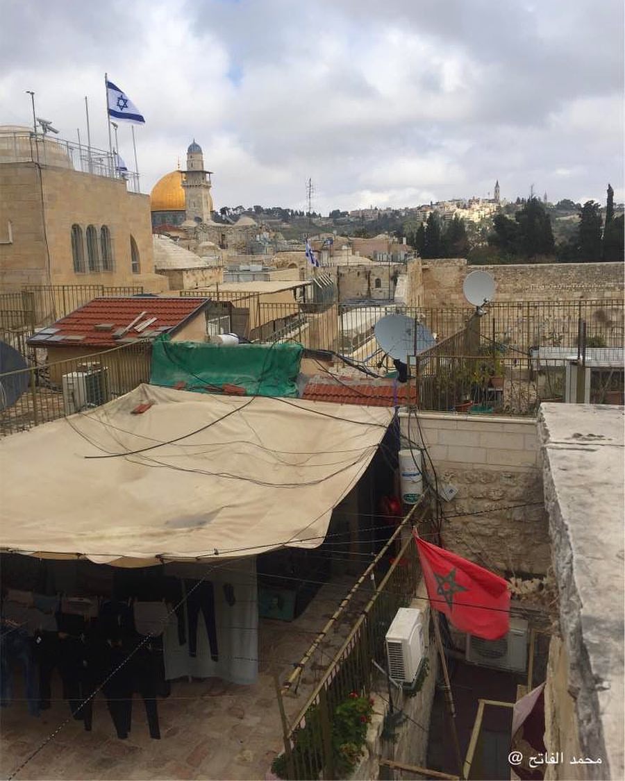 qudspal's tweet photo. علم دولة #المغرب الحبيبة في احدى البيوت العربية المتبقية في حارة المغاربة بمدينة #القدس المحتلة 
#فلسطين #الرباط https://t.co/kkCPve6qpL